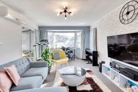 Photo of property in 8 Charnley Grove, Glenfield, Auckland, 0629