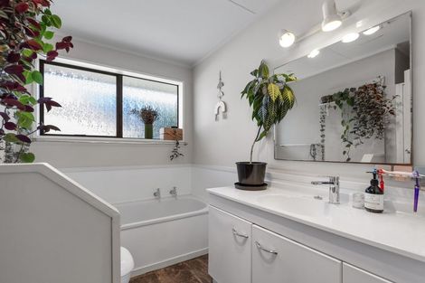 Photo of property in 21 James Cook Drive, Welcome Bay, Tauranga, 3112