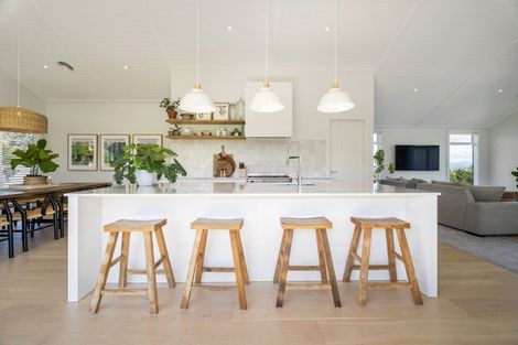 Photo of property in 5 Lens Way, Acacia Bay, Taupo, 3385