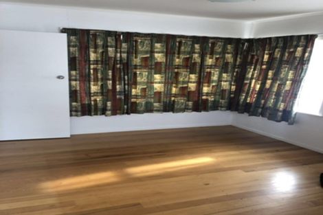 Photo of property in 100 Gossamer Drive, Pakuranga Heights, Auckland, 2010