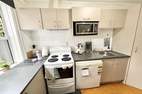 Photo of property in 8 Divich Avenue, Te Atatu South, Auckland, 0610