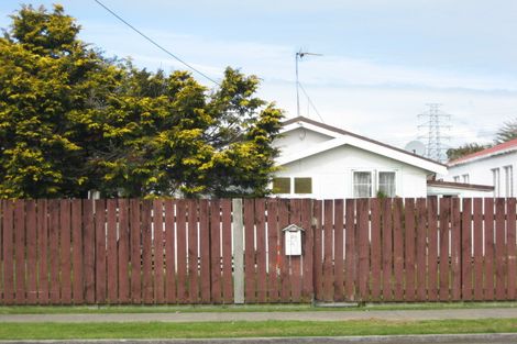 Photo of property in 28 Tarahua Road, Vogeltown, New Plymouth, 4310
