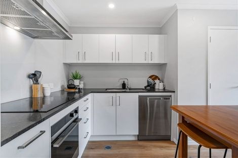 Photo of property in 6 Whakato Avenue, Kumeu, 0810