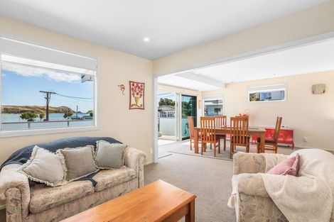 Photo of property in 5 Beach Road, Plimmerton, Porirua, 5026