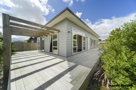Photo of property in 52 Exeter Crescent, Takaro, Palmerston North, 4412