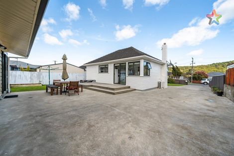 Photo of property in 4 Roberts Street, Wainuiomata, Lower Hutt, 5014