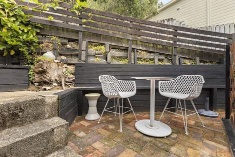 Photo of property in 180 Sutherland Road, Lyall Bay, Wellington, 6022