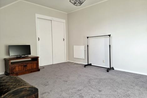 Photo of property in 14 Freemans Way, Pinehaven, Upper Hutt, 5019