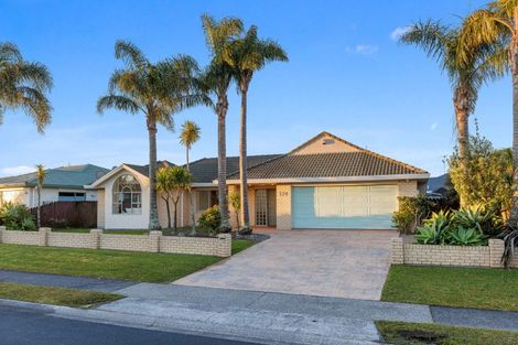 Photo of property in 179 Lakeside Drive, Orewa, 0931