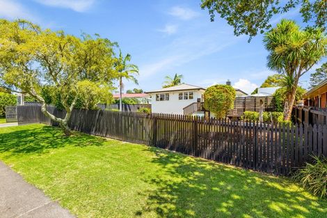 Photo of property in 1 Allington Road, Massey, Auckland, 0614