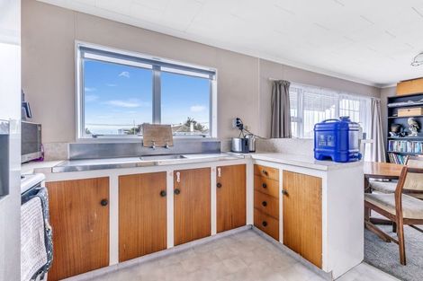 Photo of property in 43b Fulford Street, New Plymouth, 4310