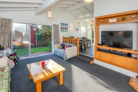 Photo of property in 11 Hastings Street, Waikanae Beach, Waikanae, 5036