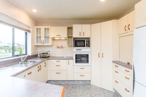 Photo of property in 28 Cedar Crescent, Feilding, 4702