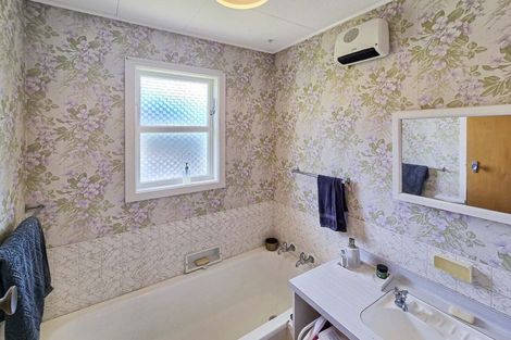 Photo of property in 16 Cypress Drive, Maungaraki, Lower Hutt, 5010