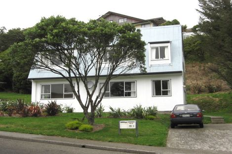 Photo of property in 93 Stewart Drive, Newlands, Wellington, 6037