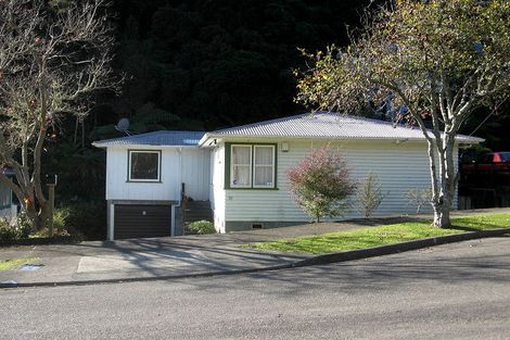 Photo of property in 17 James Grove, Stokes Valley, Lower Hutt, 5019