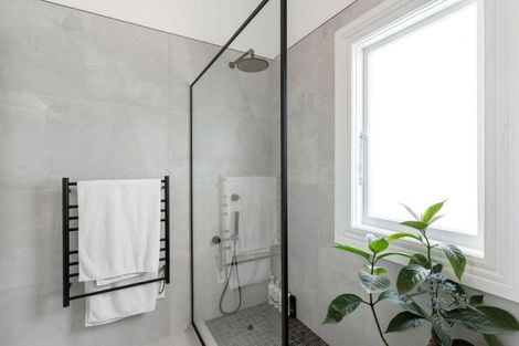 Photo of property in 250 Main Street, Greytown, 5712