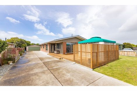Photo of property in 6 Farnborough Street, Aranui, Christchurch, 8061