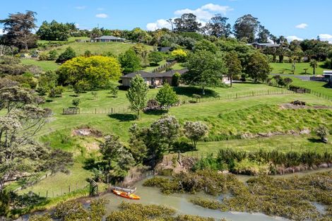 Photo of property in 85 Whangaparaoa Road, Red Beach, 0932