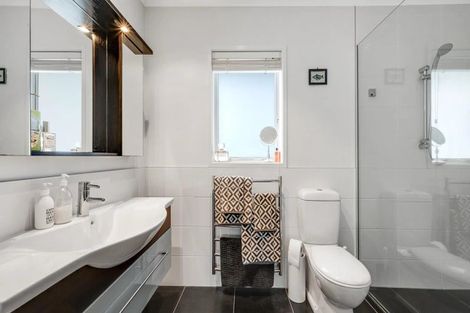 Photo of property in 11 Holly Way, Sunnyhills, Auckland, 2010