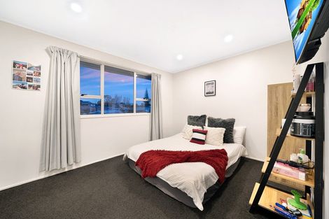 Photo of property in 86 Rosewarne Crescent, Glendene, Auckland, 0602