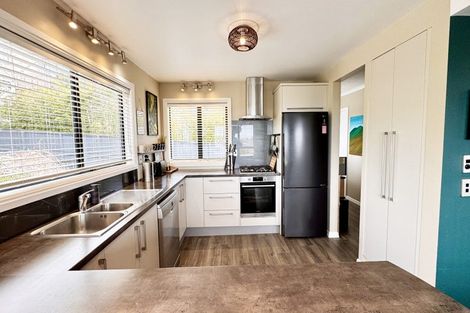 Photo of property in 131 Chelsea View Drive, Chatswood, Auckland, 0626