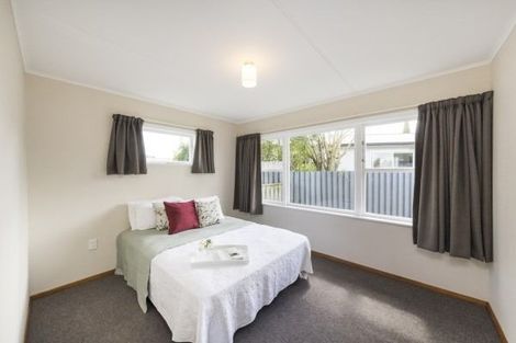 Photo of property in 10 Catlins Crescent, Milson, Palmerston North, 4414