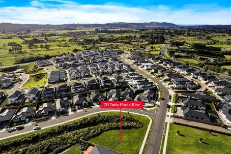 Photo of property in 70 Twin Parks Rise, Papakura, 2110