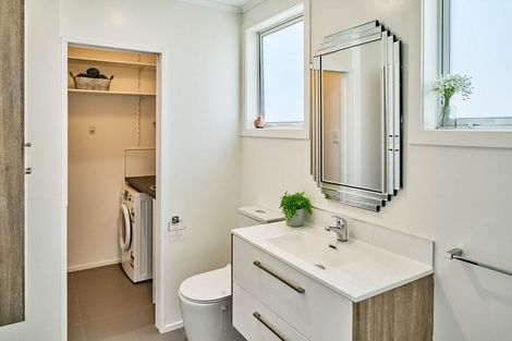 Photo of property in 97 Kahu Road, Paremata, Porirua, 5024