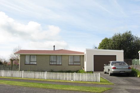 Photo of property in 6 Kamahi Place, Inglewood, 4330