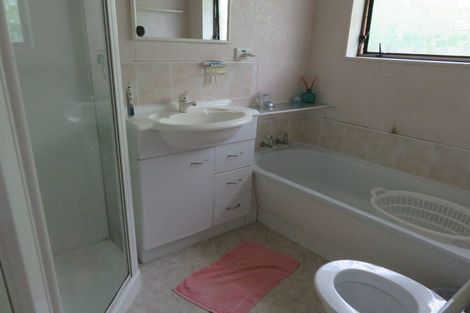 Photo of property in 1b Cairngorm Place, Highland Park, Auckland, 2010