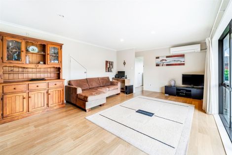 Photo of property in 10 Jelas Road, Red Beach, 0932