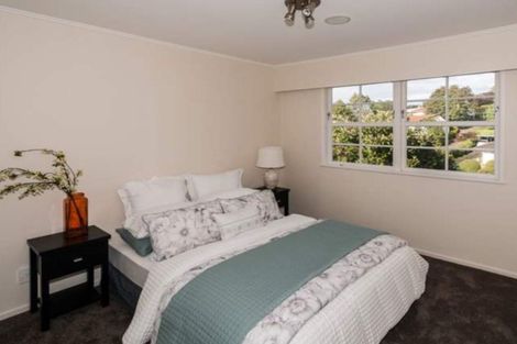Photo of property in 14 Sovereign Place, Glenfield, Auckland, 0629