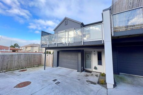 Photo of property in 1/5 Teddy Street, Whitiora, Hamilton, 3200