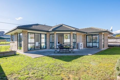 Photo of property in 24 Pinehill Crescent, Trentham, Upper Hutt, 5018