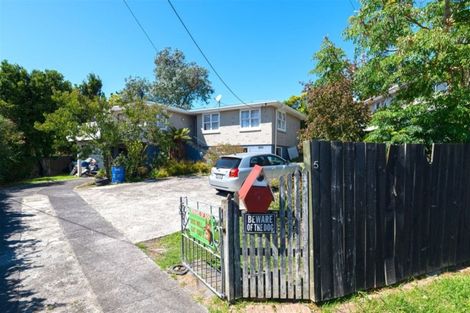 Photo of property in 5 Griffiths Place, Te Atatu South, Auckland, 0610
