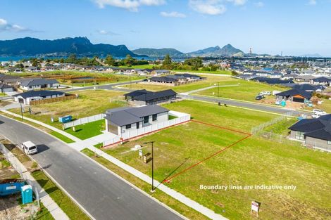 Photo of property in 21 Te Piriti Road, One Tree Point, 0118