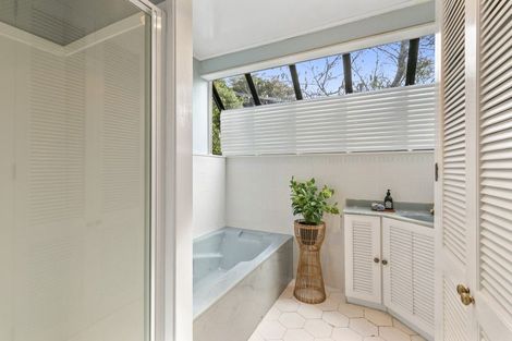 Photo of property in 31 Wadestown Road, Wadestown, Wellington, 6012