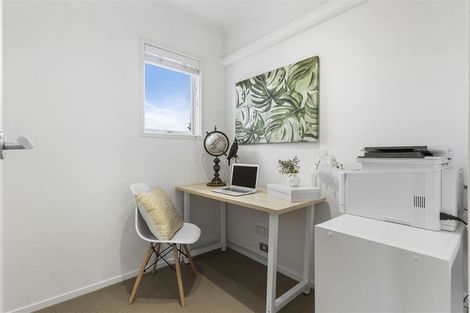 Photo of property in 10 Sanctuary Point, Sunnyhills, Auckland, 2010