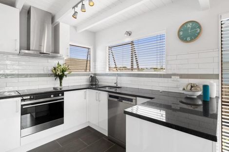 Photo of property in 16b Bay Street, Red Beach, 0932