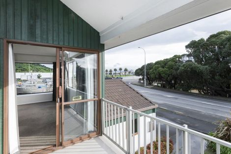 Photo of property in 65 Esplanade, Kaiti, Gisborne, 4010