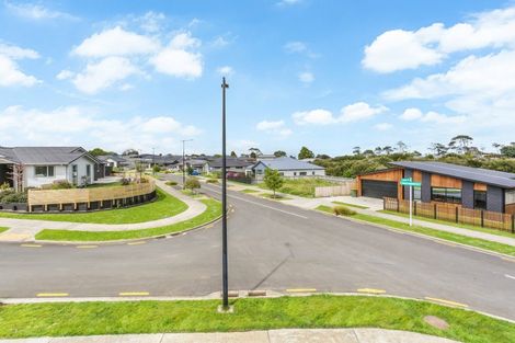 Photo of property in 16 Tahuna Minhinnick Drive, Glenbrook, 2681