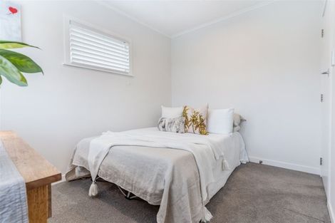 Photo of property in 15 Camelot Place, Glenfield, Auckland, 0629