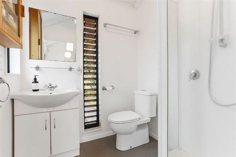 Photo of property in 58 Gladstone Road, Northcote, Auckland, 0627