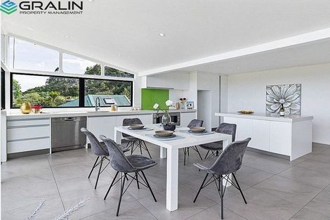 Photo of property in 52 Takahe Road, Titirangi, Auckland, 0604