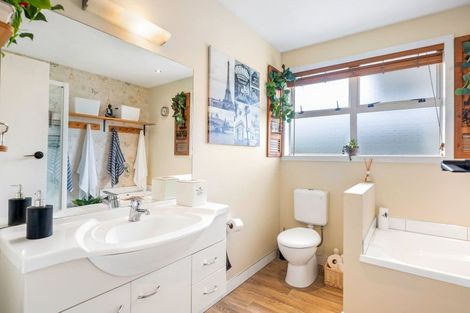 Photo of property in 3 Tawa Street, Waikanae, 5036