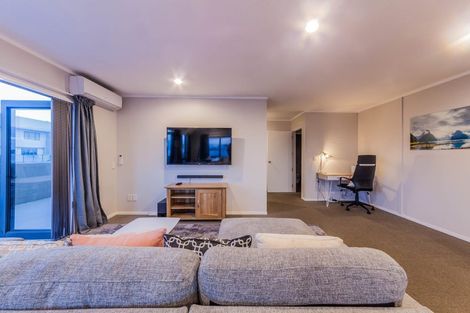 Photo of property in 12/11 Jack Conway Avenue, Manukau, Auckland, 2104