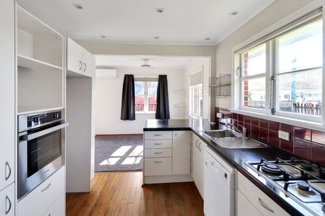 Photo of property in 1 Field Street, Silverstream, Upper Hutt, 5019