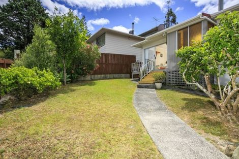 Photo of property in 16 Lavery Place, Sunnynook, Auckland, 0632