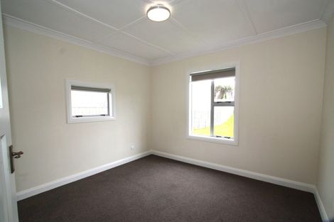 Photo of property in 14 Calvert Road, Moturoa, New Plymouth, 4310